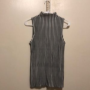 Mid turtleneck white and black stripes ..